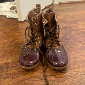 Yoki leather and maroon snow/rain booties